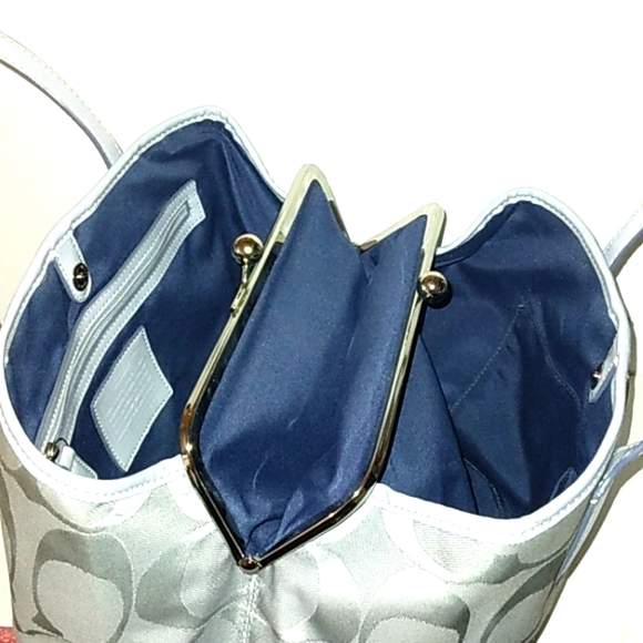 ~Like New~ Stunning COACH Signature Stripe XL Ice Blue Framed Kisslock Satchel~ - Picture 11 of 16